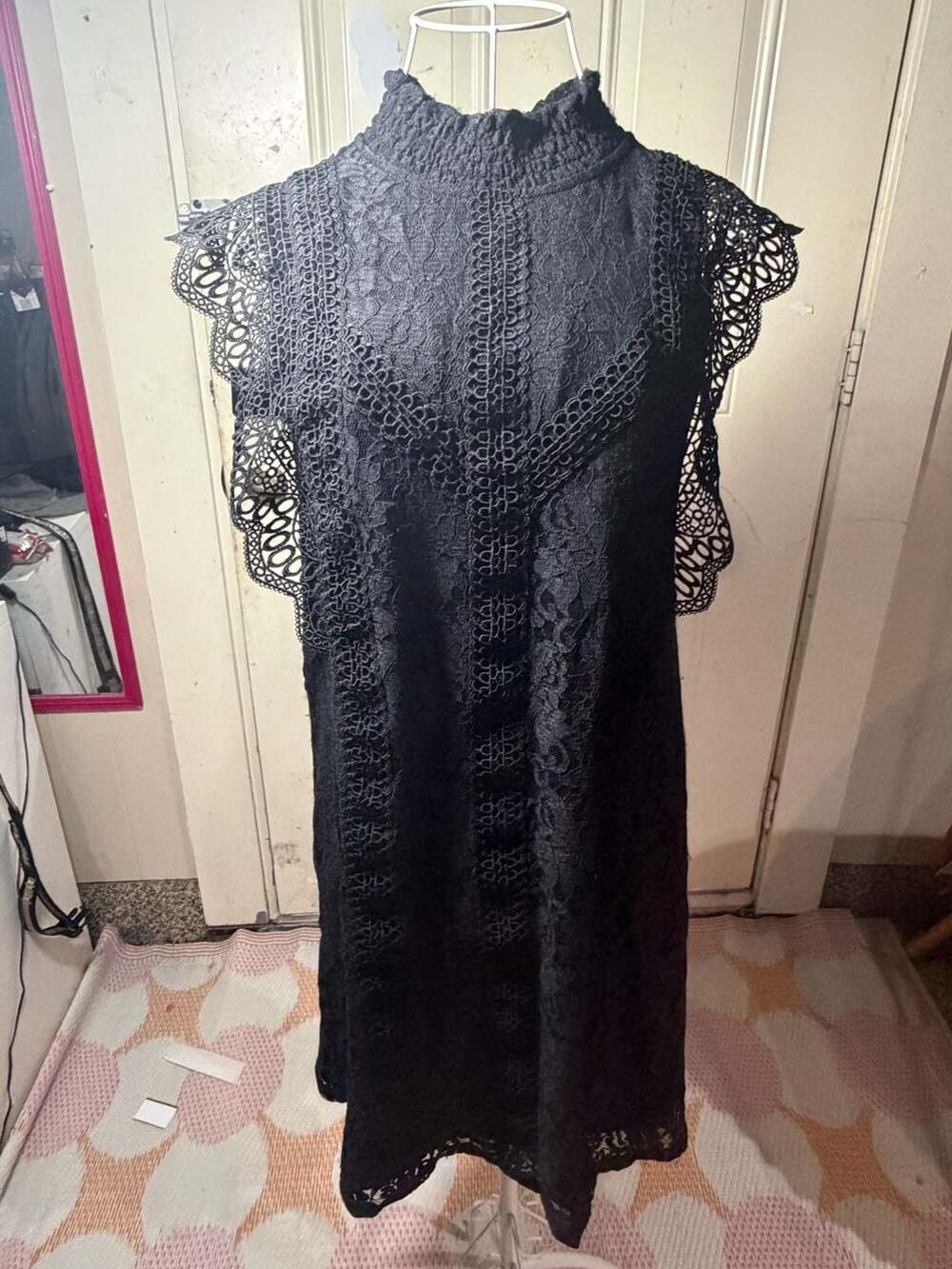 Cable & Gauge Black Lace Mock Neck High-Low Midi Dress Size Small